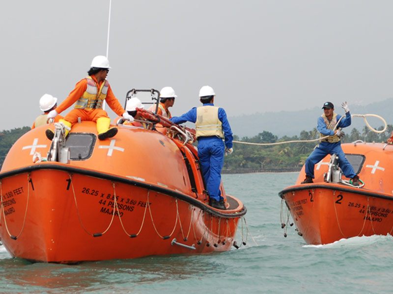 Offshore-Lifeboat-Coxswain